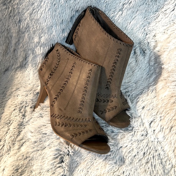 Torrid B Tau Woven Peep Toe heel Size 9M - Picture 1 of 11